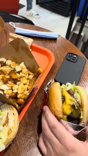 Opinii despre All Out Burger în Ottawa - Hospitality and gastronomy