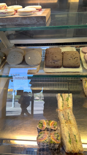 Opinii despre Naked Bean Espresso Bar and Cafe în Regina - Hospitality and gastronomy