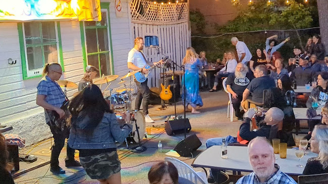 Opinii despre Deen's Caribbean Restaurant în Winnipeg - Hospitality and gastronomy