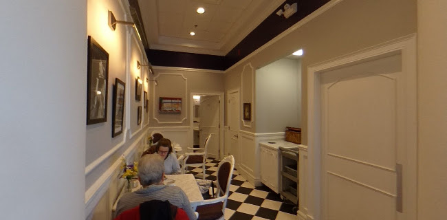 La Roux Patisserie - Victoria