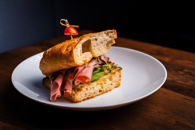 811 W Pender St, Vancouver, BC V6C 2X6