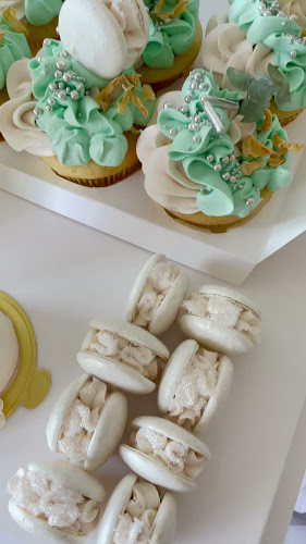 Vanilla & HoneyBee Custom Cakes Appointment Only* - Hospitality and gastronomy