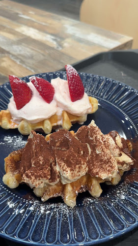 5 Glen Cameron Rd, Thornhill, ON L3T 5W2