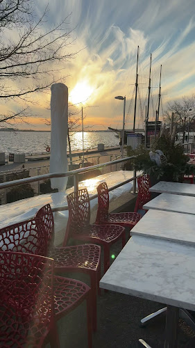 207 Queens Quay W #155, Toronto, ON M5J 1A7