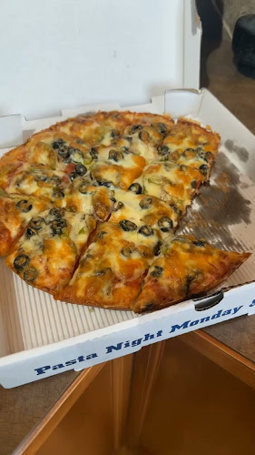 Royal Pizza (Crowfoot)