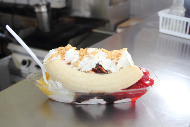 Opinii despre Tom's Dairy Freeze în Etobicoke - Hospitality and gastronomy