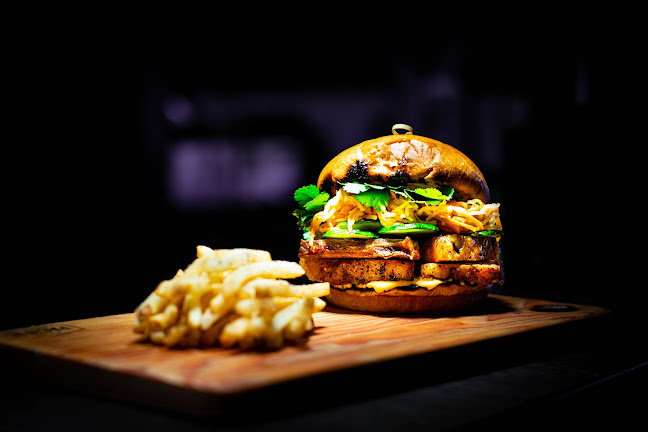 Comentarii opinii despre BOY WITH A KNIFE