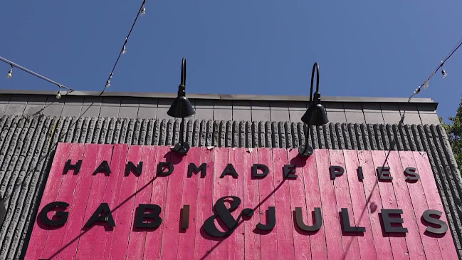 Opinii despre Gabi & Jules Handmade Pies and Baked Goodness în Port Moody - Hospitality and gastronomy