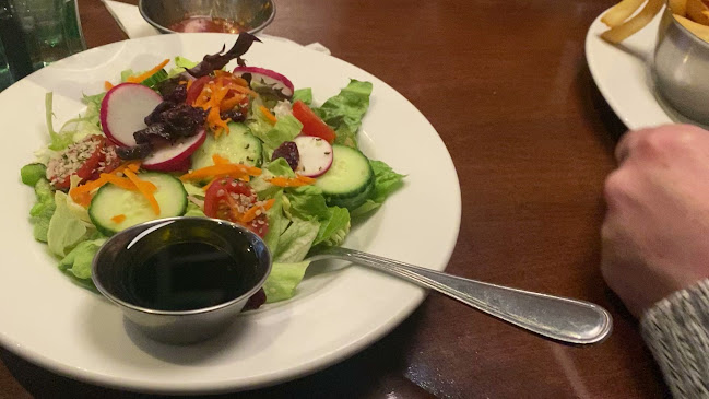 108 Courtneypark Dr E, Mississauga, ON L5T 2Y3