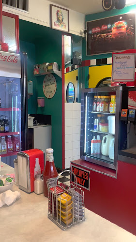 Opinii despre Bobby Sox 50's Diner în Maple Ridge - Hospitality and gastronomy