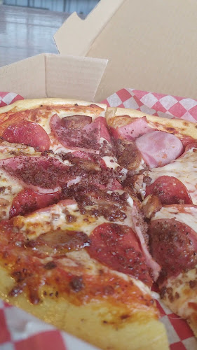 Opinii despre DunnEnzies Pizza Airport în Kelowna - Hospitality and gastronomy