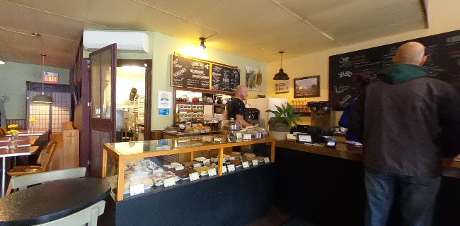 MeMe's Cafe and Food Shop