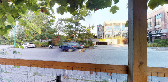 1600 Mackay Rd, North Vancouver, BC V7P 2M4