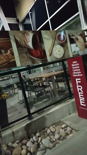 Opinii despre Famoso Italian Pizzeria - Namao Centre în Edmonton - Hospitality and gastronomy