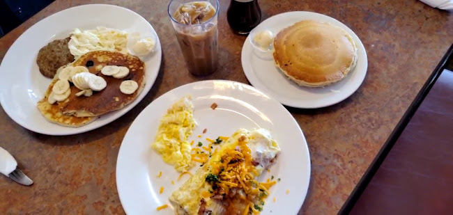 Opinii despre RnR Family Restaurant (McPhillips) în Winnipeg - Hospitality and gastronomy