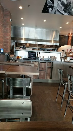 Opinii despre Famoso Italian Pizzeria - Eastgate în Regina - Hospitality and gastronomy