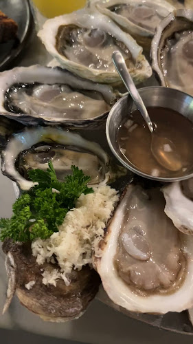 Fanny Bay Oyster Bar & Shellfish Market - Hospitality and gastronomy