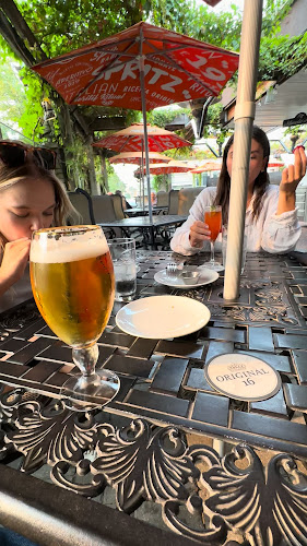 Mano's Restaurant & Lounge - Saskatoon