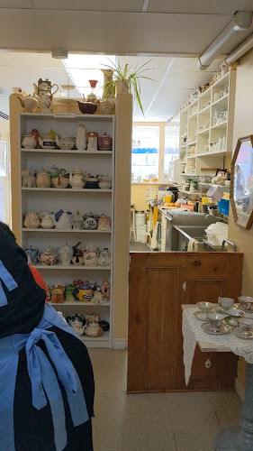 Opinii despre Delightfully Different Tea Room în Kingston - Hospitality and gastronomy