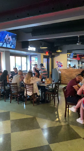 Opinii despre Yank's Old Niagara Bar & Grill în Niagara Falls - Hospitality and gastronomy