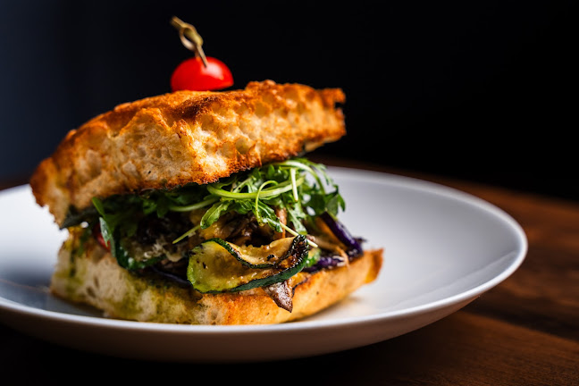 811 W Pender St, Vancouver, BC V6C 2X6