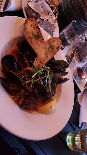 Opinii despre Chewies Oyster Bar Kitsilano în Vancouver - Hospitality and gastronomy
