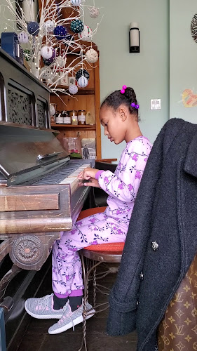 Opinii despre Shady Grove ~Lukaya Cafe~ în Hamilton - Hospitality and gastronomy