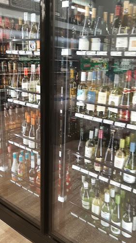 Opinii despre Angry Otter Liquor @ North Shore în Kamloops - Hospitality and gastronomy