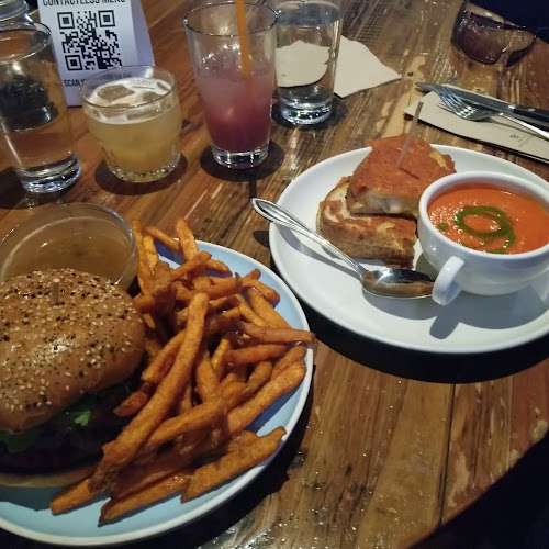 Opinii despre LOCAL Public Eatery Medicine Hat în Medicine Hat - Hospitality and gastronomy