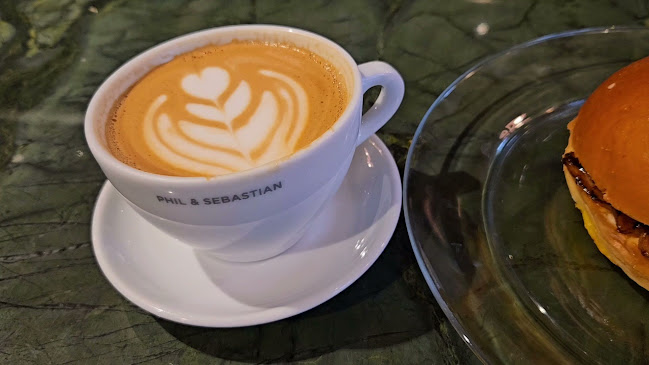 Opinii despre Phil & Sebastian Coffee Roasters - Simmons Building Cafe în Calgary - Hospitality and gastronomy