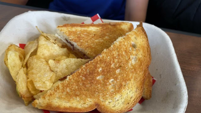 Opinii despre MOO MOO BBQ Grilled Cheesery - Milky Way în Charlottetown - Hospitality and gastronomy