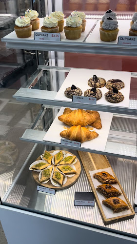 Opinii despre CakeyHand în Paradise - Hospitality and gastronomy