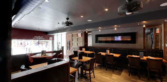 40 Lakeshore Rd E, Mississauga, ON L5G 1C8