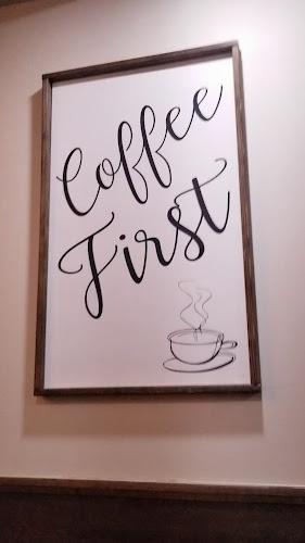 Opinii despre Headquarters Restaurant and Bar în Sherwood Park - Hospitality and gastronomy