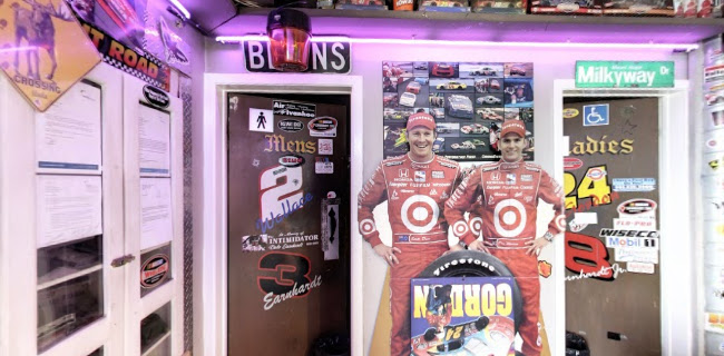 Checkered Flag Bar & Grill - Hospitality and gastronomy