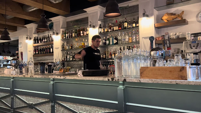 Opinii despre West Coast Seafood & Raw Bar Kelowna în Kelowna - Hospitality and gastronomy