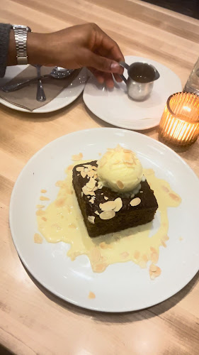 Opinii despre Moxies Regina Restaurant în Regina - Hospitality and gastronomy