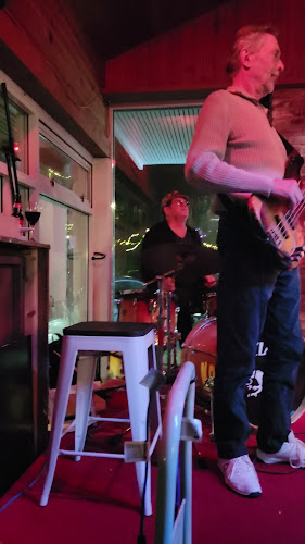 Comentarii opinii despre West Beach Bar & Grill