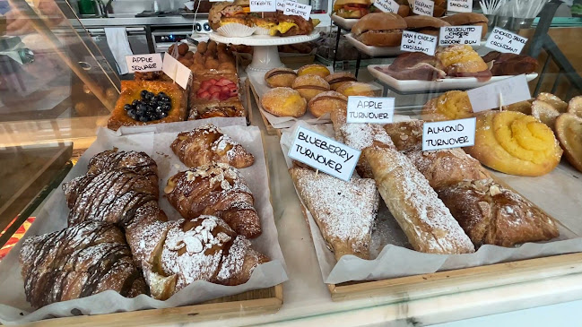 Bom Dia Café & Bakery - Queen - Toronto