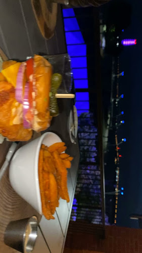 The Port House Social Bar & Kitchen Burlington - Hospitality and gastronomy