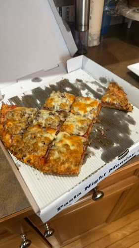 Opinii despre Royal Pizza (Crowfoot) în Calgary - Hospitality and gastronomy