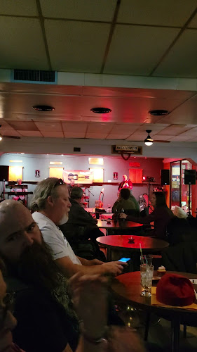 Opinii despre Bowness Pub în Calgary - Hospitality and gastronomy