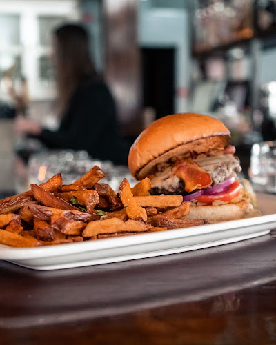 The Waverley Elgin - Hospitality and gastronomy