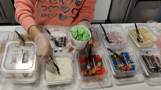 Opinii despre Rollz ice cream (North Park Drive, Brampton) în Brampton - Hospitality and gastronomy