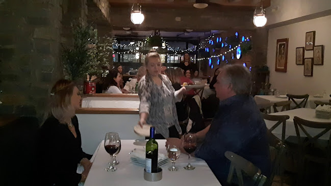 Opinii despre Yiannis Taverna Greek Restaurant în Edmonton - Hospitality and gastronomy