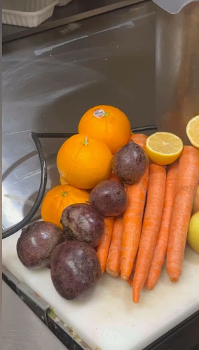 Opinii despre Desi Bites Restaurants Dine In & Takeout Juice Bar în Surrey - Hospitality and gastronomy