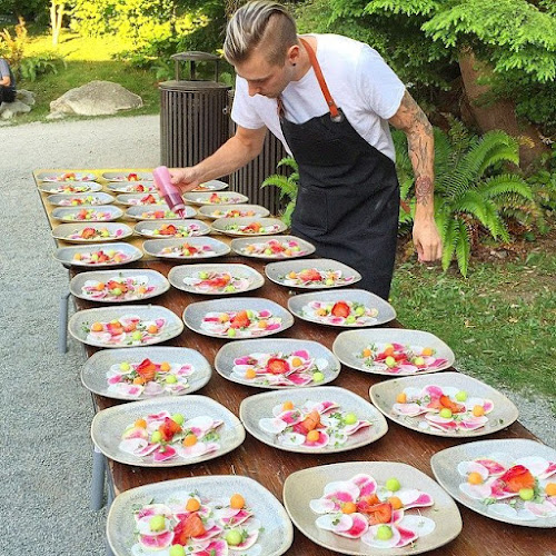 Comentarii opinii despre BOY WITH A KNIFE