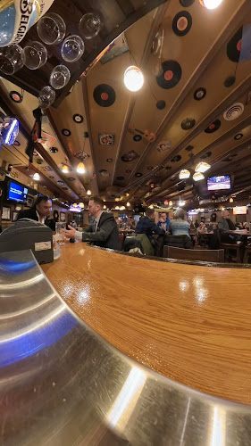 Opinii despre Regal Beagle Pub în Calgary - Hospitality and gastronomy