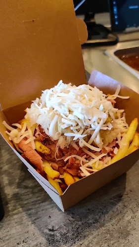 Opinii despre myFries Poutinerie în Edmonton - Hospitality and gastronomy