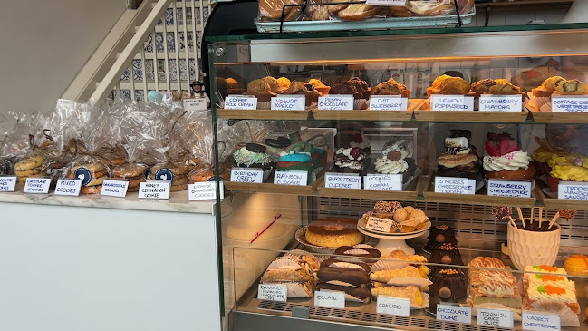 Bom Dia Café & Bakery - Queen